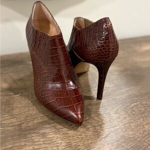 Elegant Brown Crocodile Pattern booties